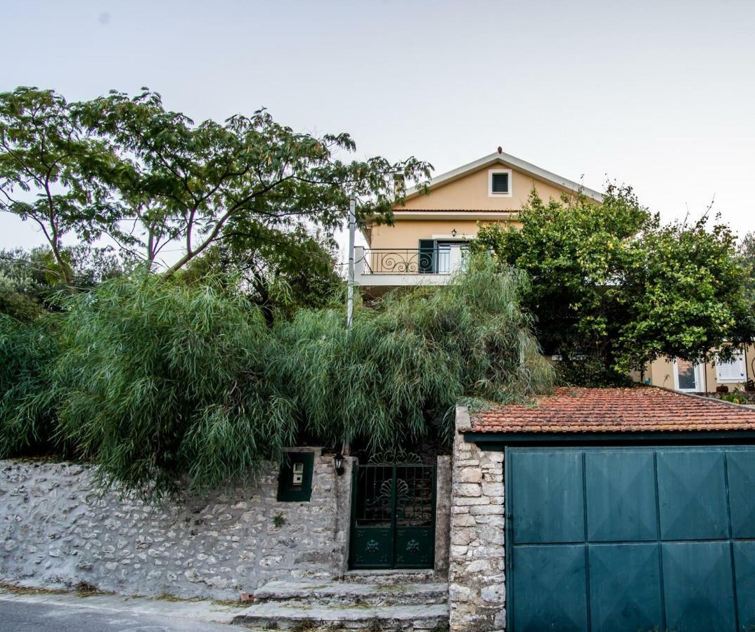 Almond Trees Cottage Divarata Exterior photo